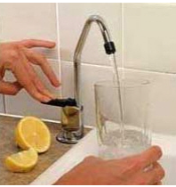 Egykaros nyomógombos kifolyó csaptelep